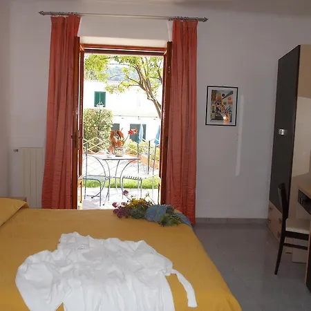 Guest house Loreta Forio (Isola d'Ischia)
